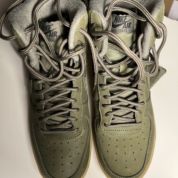 Air Force 1 High WB GS
\'Medium Olive\'